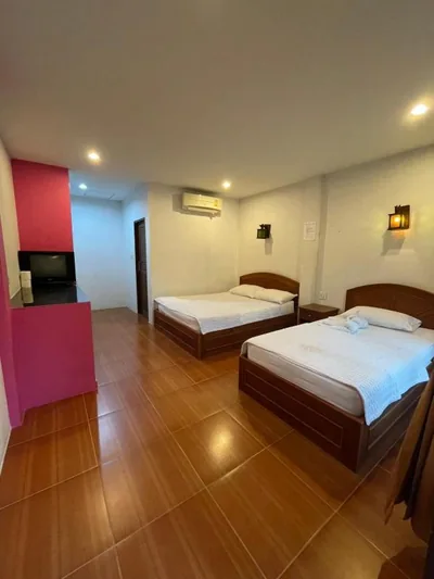 Dreibettzimmer mit eigenem Bad — Bank Guesthouse